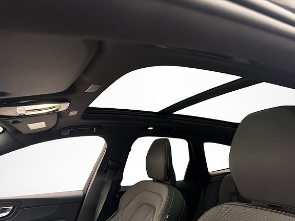 Volvo XC60 13 of 30