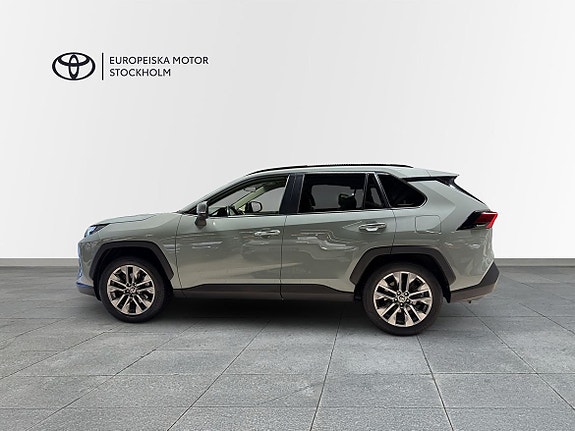 Toyota RAV4 3 of 13
