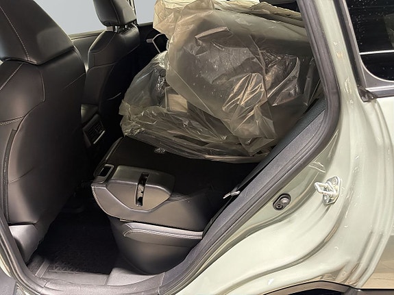 Toyota RAV4 7 of 13