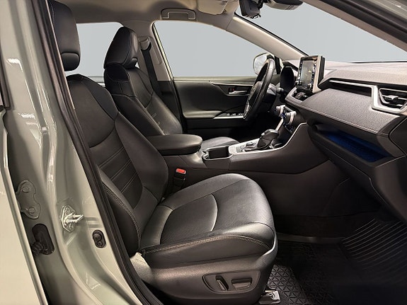 Toyota RAV4 6 of 13