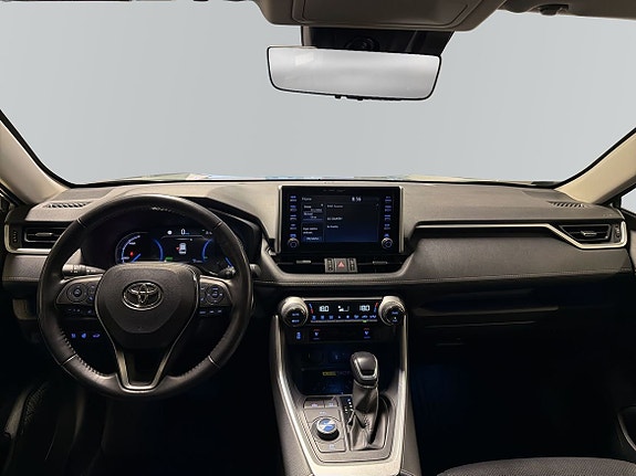 Toyota RAV4 8 of 13