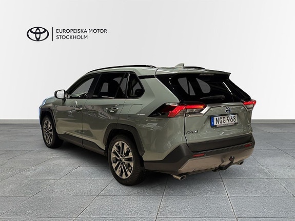 Toyota RAV4 2 of 13