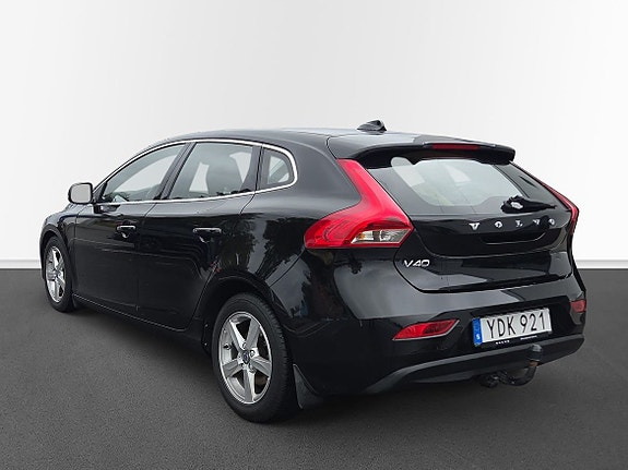 Volvo V40 2 of 10