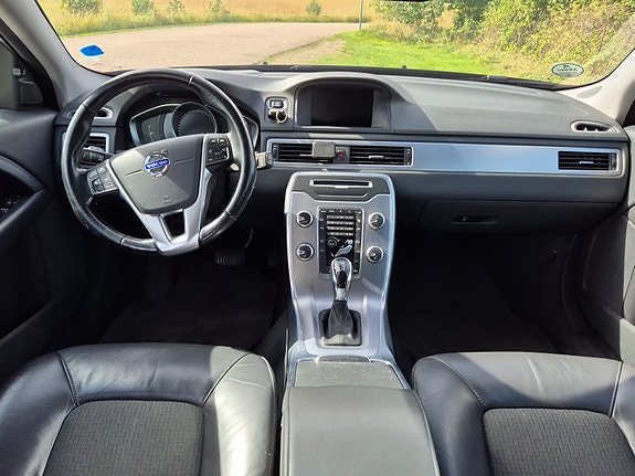 Volvo V70 3 of 6