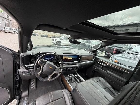 Chevrolet Silverado High Country 6 of 10