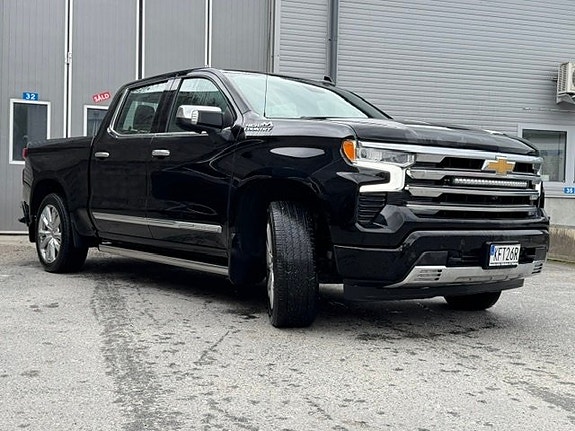 Chevrolet Silverado High Country 2 of 10