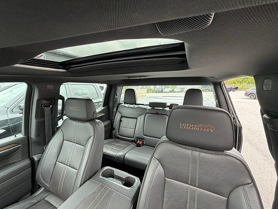 Chevrolet Silverado High Country 9 of 10