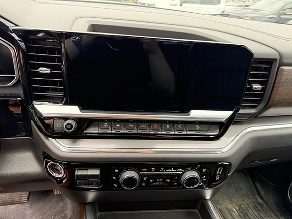 Chevrolet Silverado High Country 7 of 10