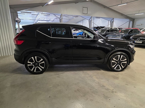 Volvo XC40 3 of 12