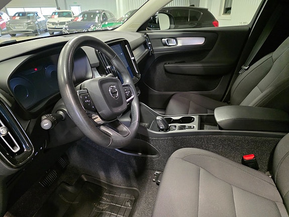 Volvo XC40 6 of 12