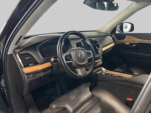Volvo XC90 13 of 18