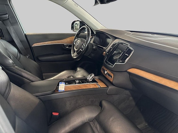 Volvo XC90 9 of 18