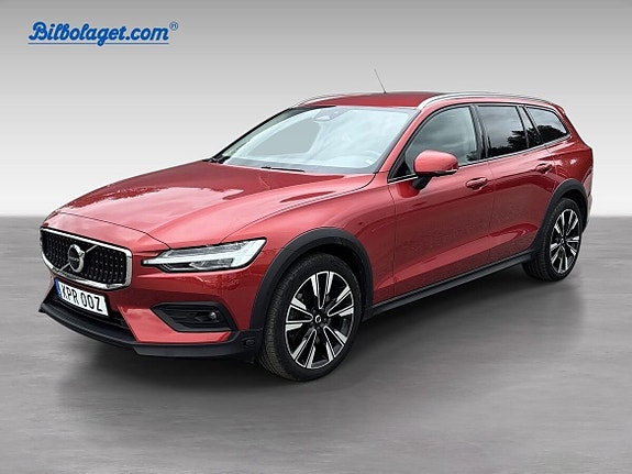 Volvo V60 Cross Country 2 of 11