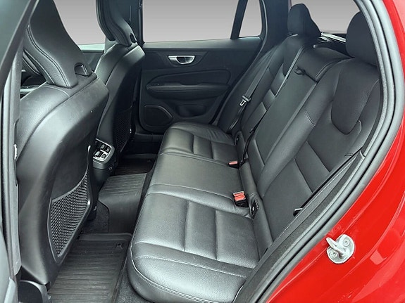Volvo V60 Cross Country 8 of 11