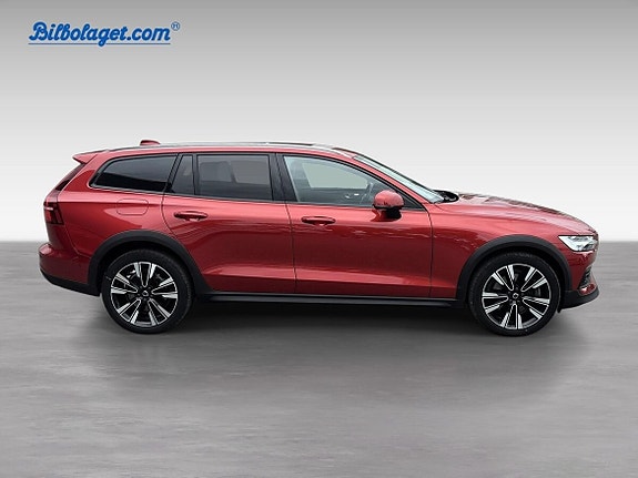 Volvo V60 Cross Country 3 of 11