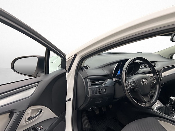 Toyota Avensis 10 of 28