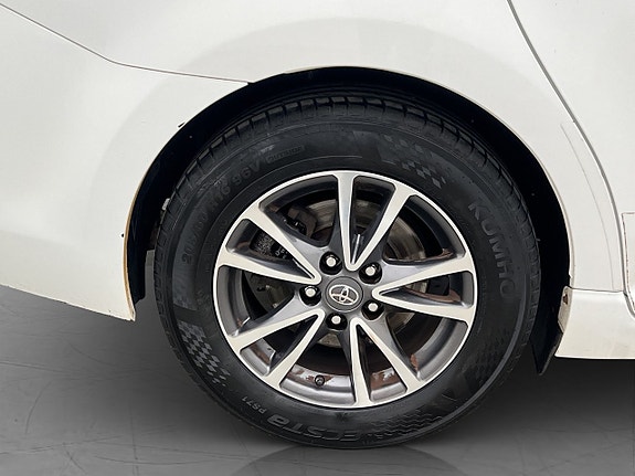 Toyota Avensis 27 of 28