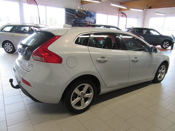 Volvo V40 2 of 4