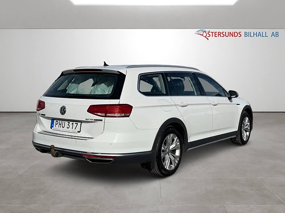 Volkswagen Passat Alltrack 8 of 11