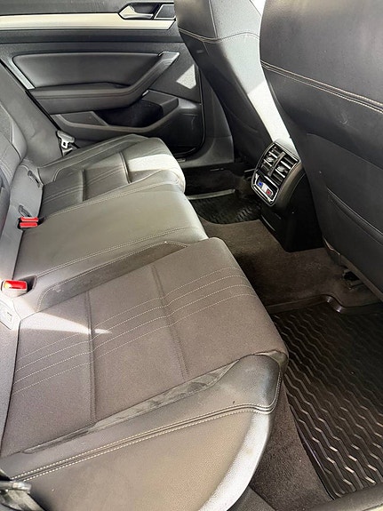Volkswagen Passat Alltrack 10 of 11