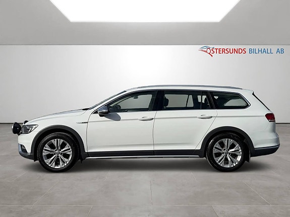 Volkswagen Passat Alltrack 4 of 11