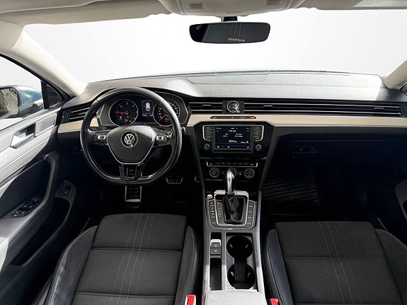 Volkswagen Passat Alltrack 9 of 11