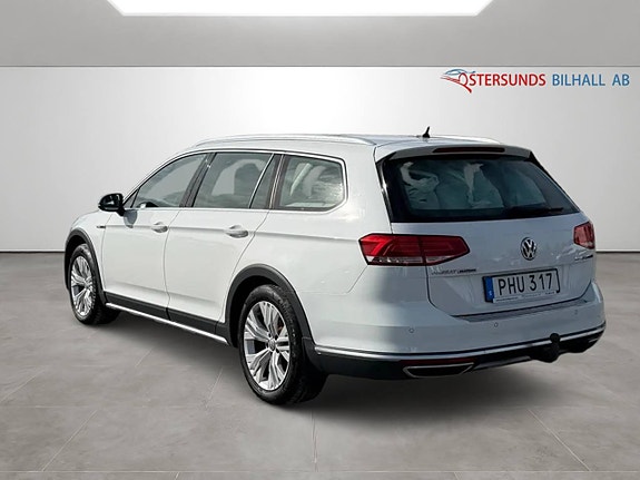 Volkswagen Passat Alltrack 7 of 11