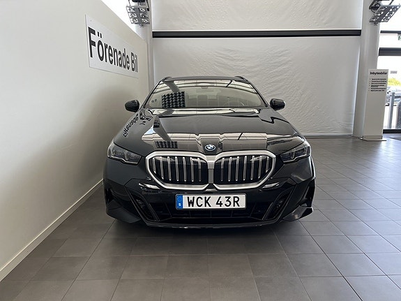 BMW 530e 2 of 16