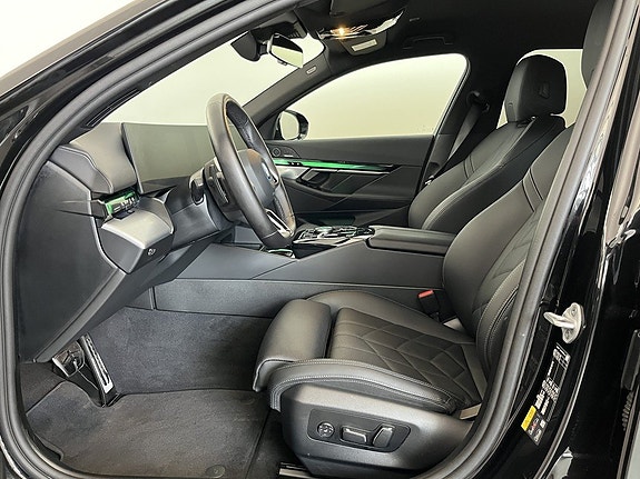 BMW 530e 5 of 16