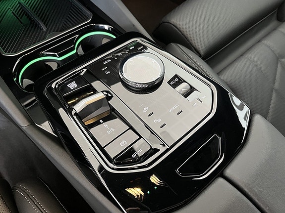 BMW 530e 8 of 16