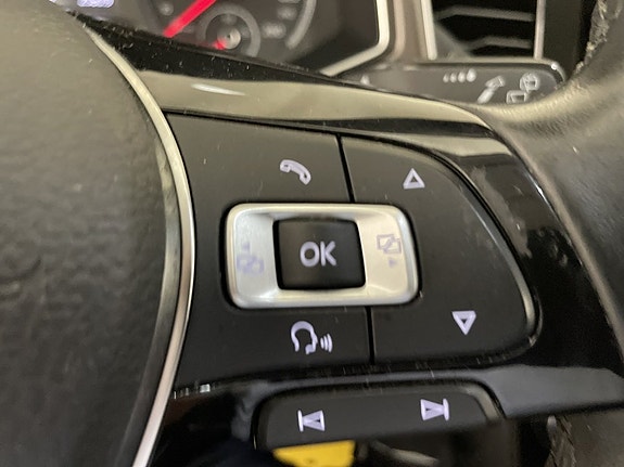 Volkswagen T-Roc 15 of 18