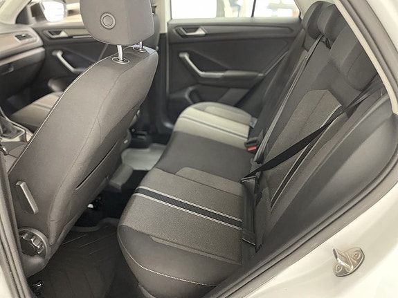 Volkswagen T-Roc 12 of 18