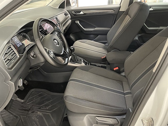 Volkswagen T-Roc 11 of 18