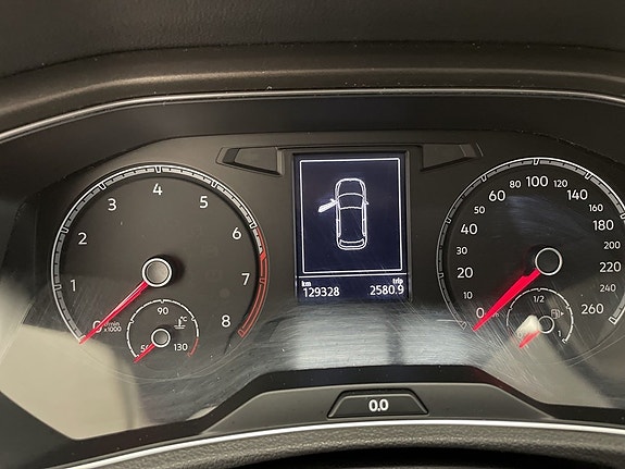Volkswagen T-Roc 13 of 18