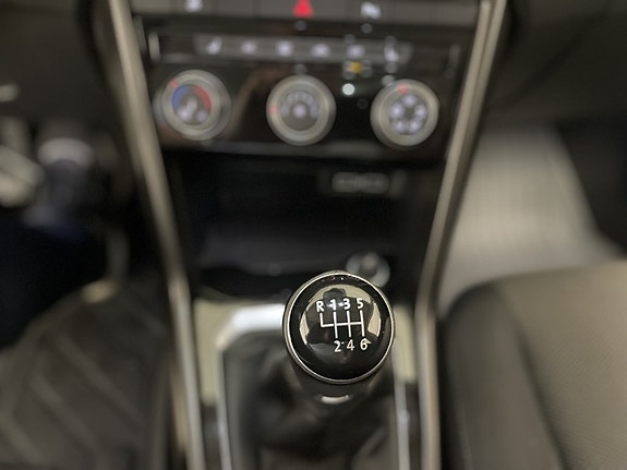 Volkswagen T-Roc 18 of 18