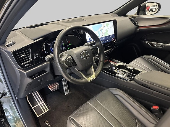 Lexus NX450h+ 12 of 16