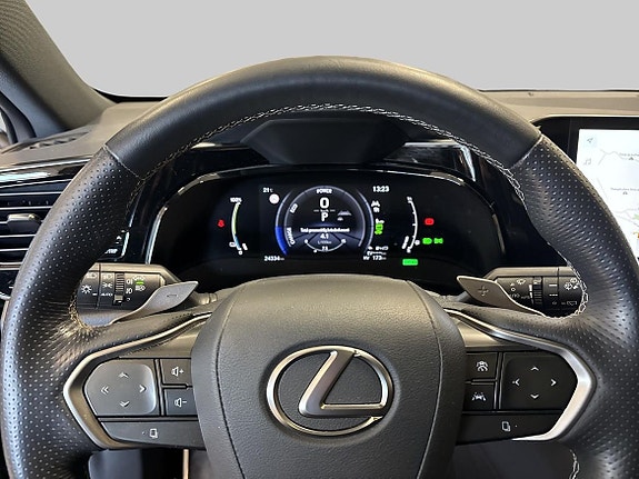 Lexus NX450h+ 13 of 16