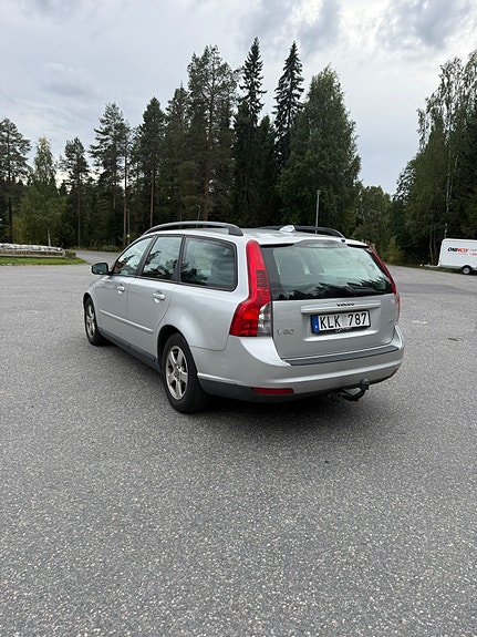 Volvo V50 3 of 5