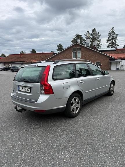 Volvo V50 4 of 5