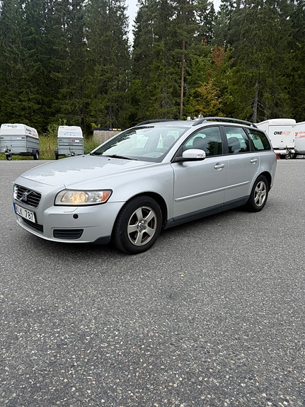 Volvo V50 2 of 5