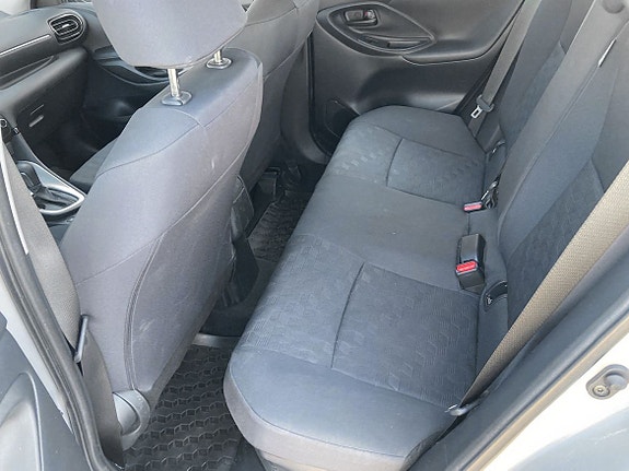 Toyota Yaris 8 of 11