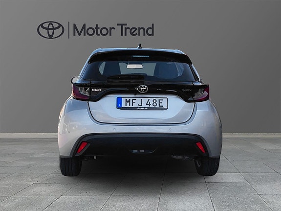 Toyota Yaris 4 of 11