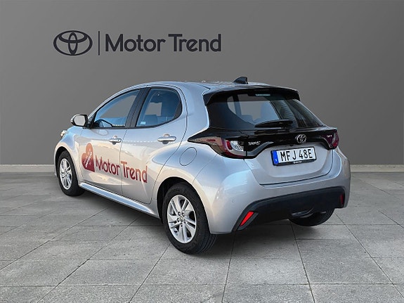 Toyota Yaris 2 of 11