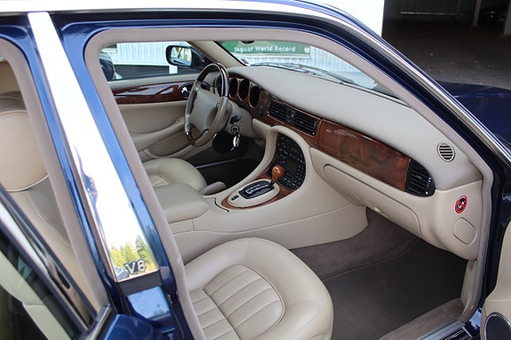 Jaguar XJ 5 of 15