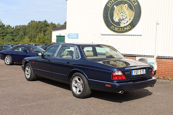 Jaguar XJ 2 of 15