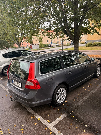 Volvo V70 2 of 11