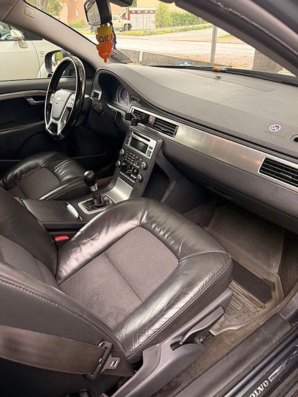 Volvo V70 7 of 11