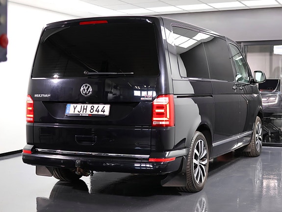 Volkswagen Multivan 12 of 30