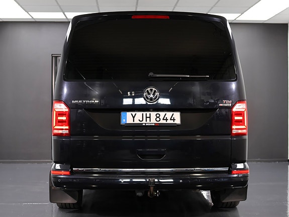 Volkswagen Multivan 11 of 30