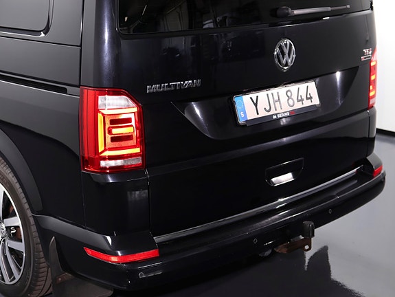 Volkswagen Multivan 13 of 30